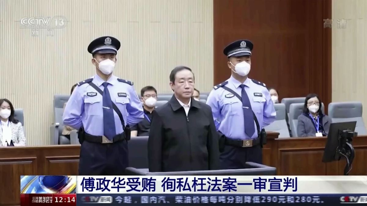 Čínský exministr spravedlnosti dostal doživotí za korupci